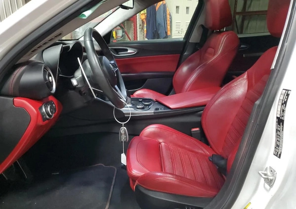 Alfa Romeo Giulia cena 47000 przebieg: 109897, rok produkcji 2018 z Żukowo małe 56